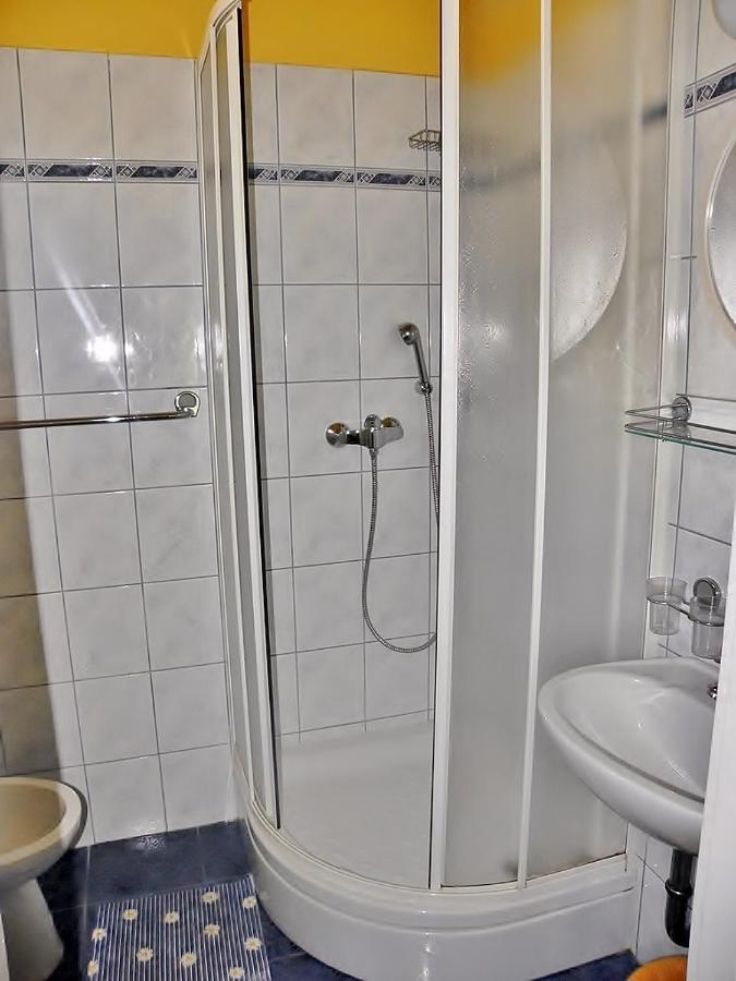 Alemka Apartment Banjol Exterior foto